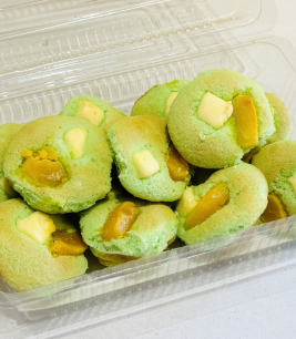 TRỨNG MUỐI LÁ DỨA, PHÔ MAI